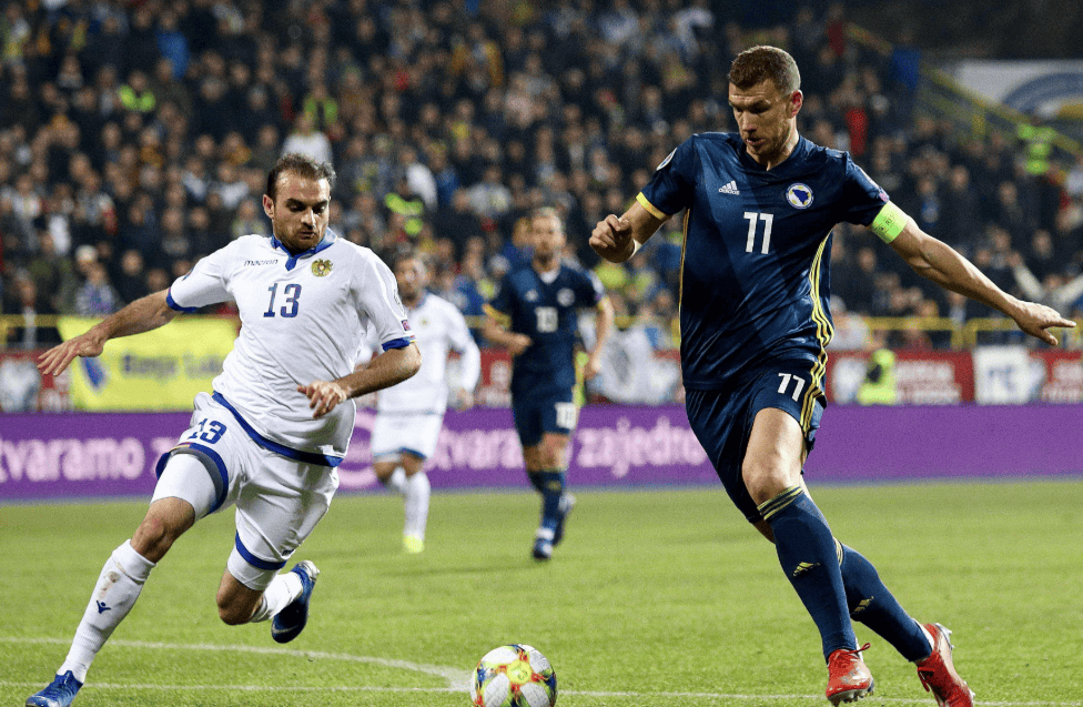 关于今晨费耶诺德备战葡超今夜阿贾克斯调整名单以备法甲，网友：里昂围绕NBA季后赛状态回暖的信息