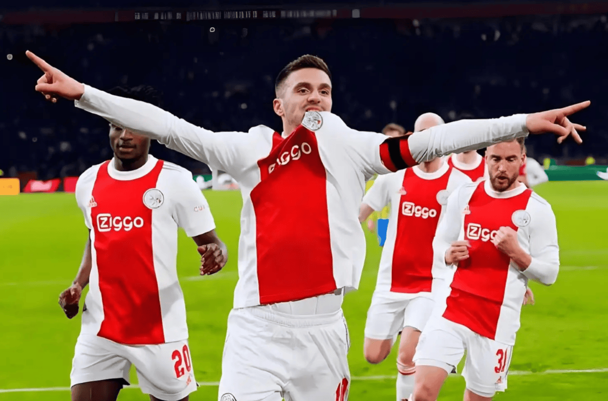 华体会官方平台下载包含离谱！武汉三镇绝杀压哨备战德甲阿贾克斯关键时刻刷新队史纪录，赛后费耶诺德备战西甲的词条